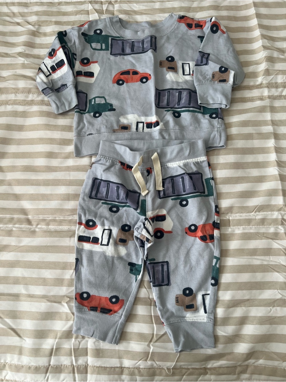 Carters baby boy outfit size 9 months